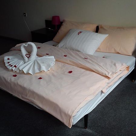 Hotel Pyramida Brno Bagian luar foto
