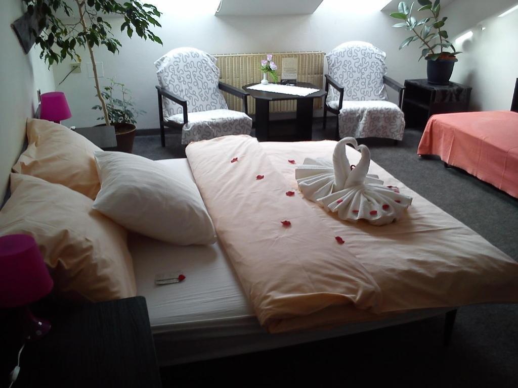 Hotel Pyramida Brno Bagian luar foto