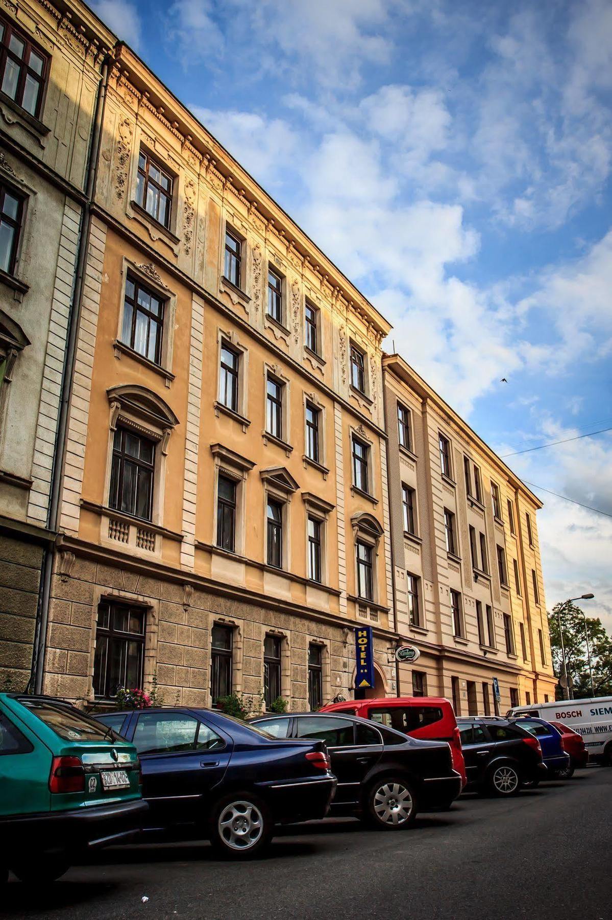Hotel Pyramida Brno Bagian luar foto